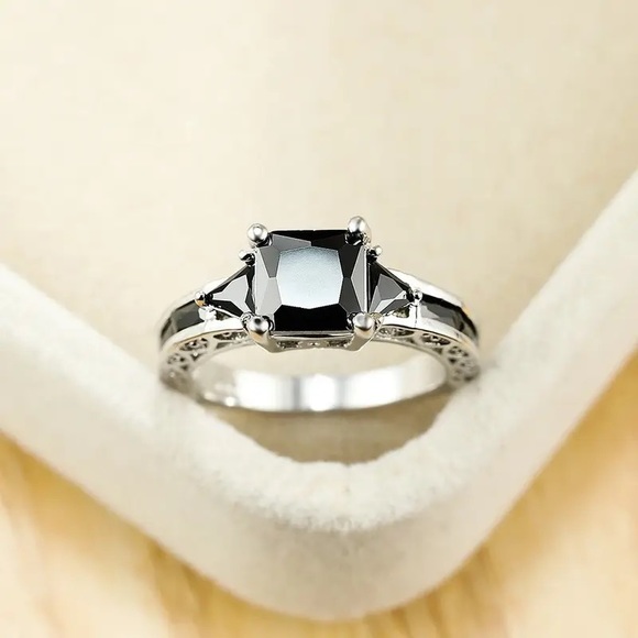 Delicate Silver Color Trendy Ring Black Zircon
Stones Wedding Engagement Jewelry - Picture 4 of 4